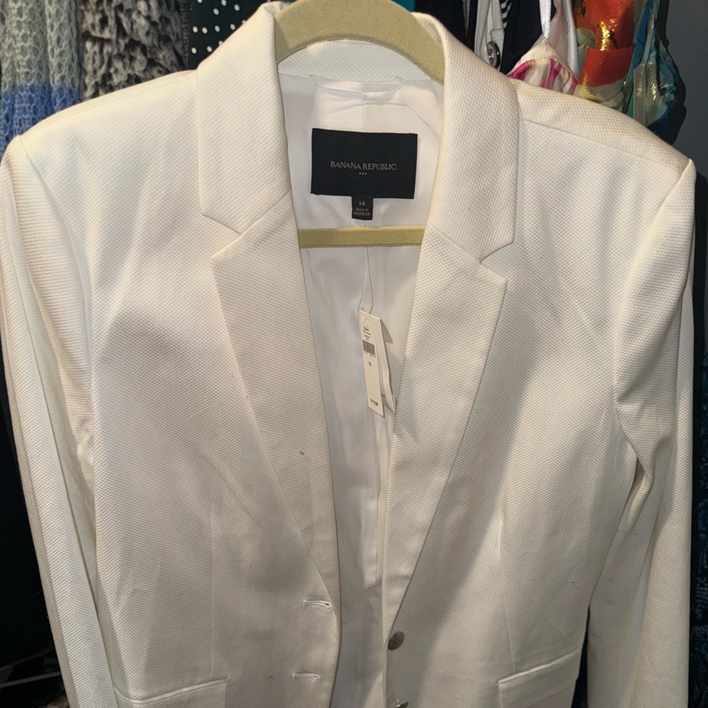 Banana Republic white suit jacket. Size 14. New with tags